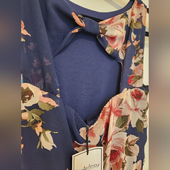 Premier Amour Maxi Dress - Picture 9 of 10